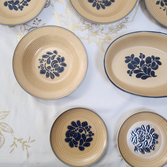 Pfaltzgraff Folk Art Vintage 10-Piece Stoneware Set - Picture 5 of 14